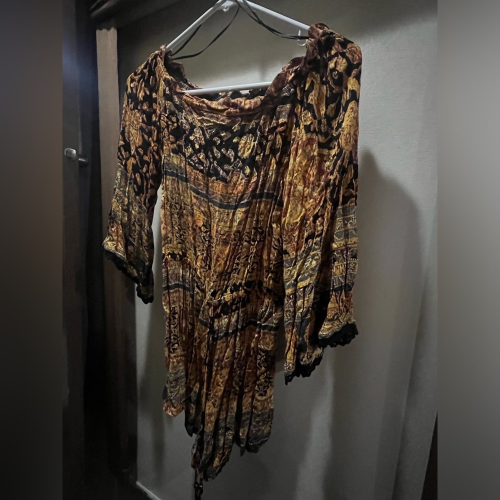 Gold, black and yellow short coulatte